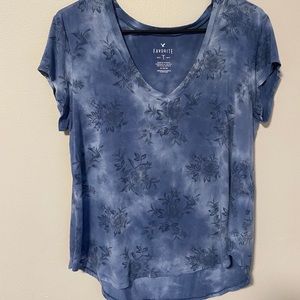 American Eagle favorite tee vneck